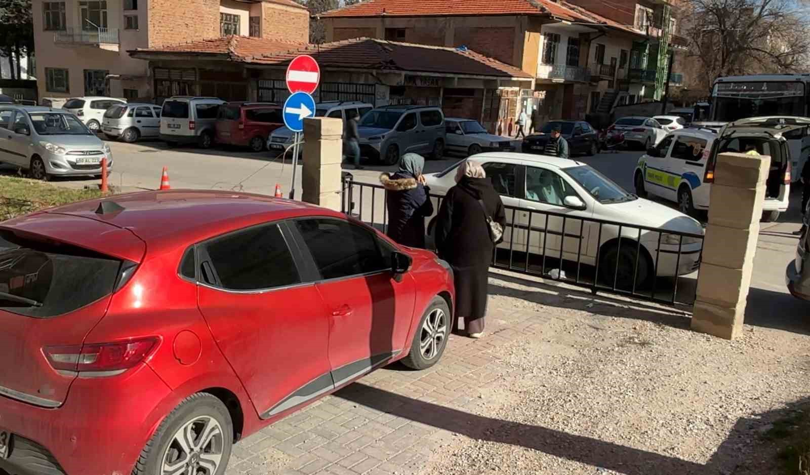 otoparkta suruculeri mahsur birakti gelince de bilemedim ki dedi 0 fmb79ybi