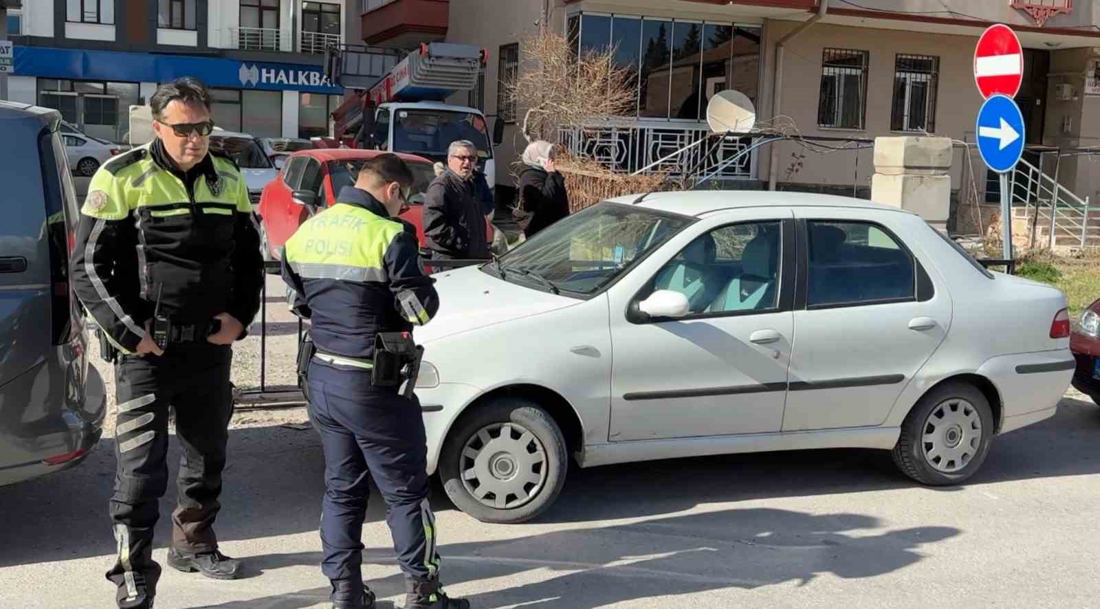 otoparkta suruculeri mahsur birakti gelince de bilemedim ki dedi 2 KX7qyIZR