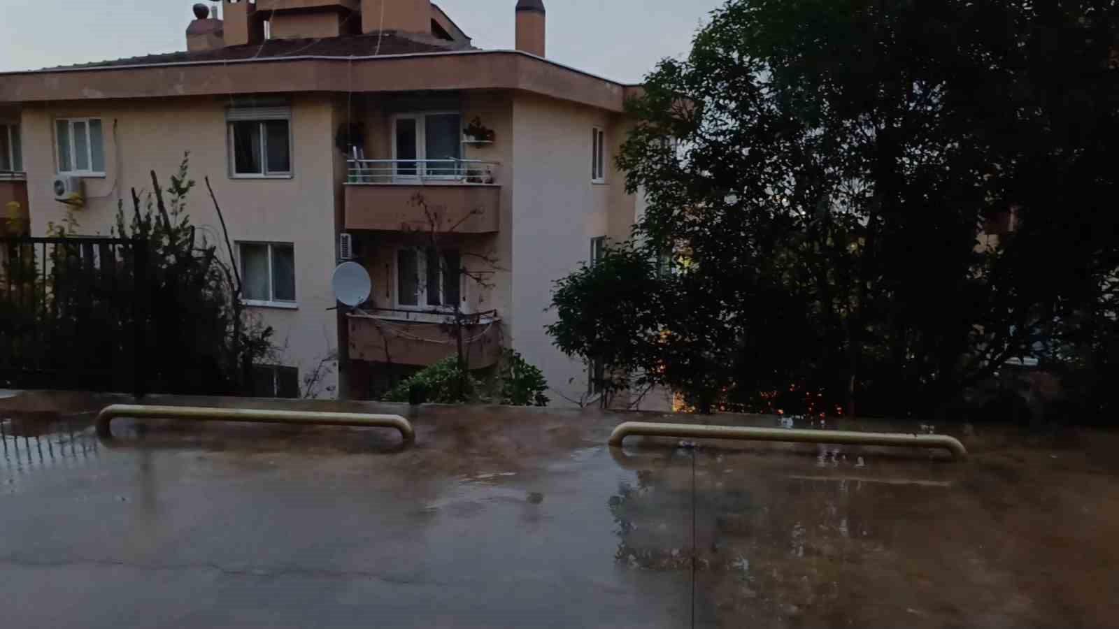otoparktan cikan otomobil 10 metrelik yukseklikten bahceye uctu 1 yarali 4 LOLRnqds