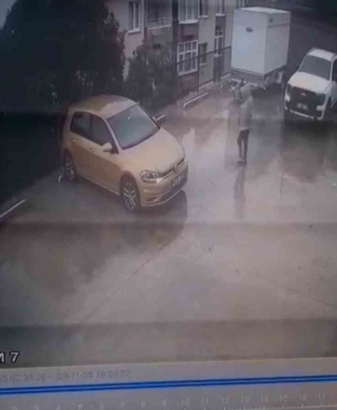 otoparktan-cikan-otomobil-10-metrelik-yukseklikten-bahceye-uctu-1-yarali-nJHaCxM2.jpg