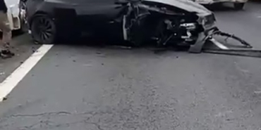otopilottaki-tesla-karsi-seride-daldi-o-anlar-kamerada-FEVN4vdz.jpg