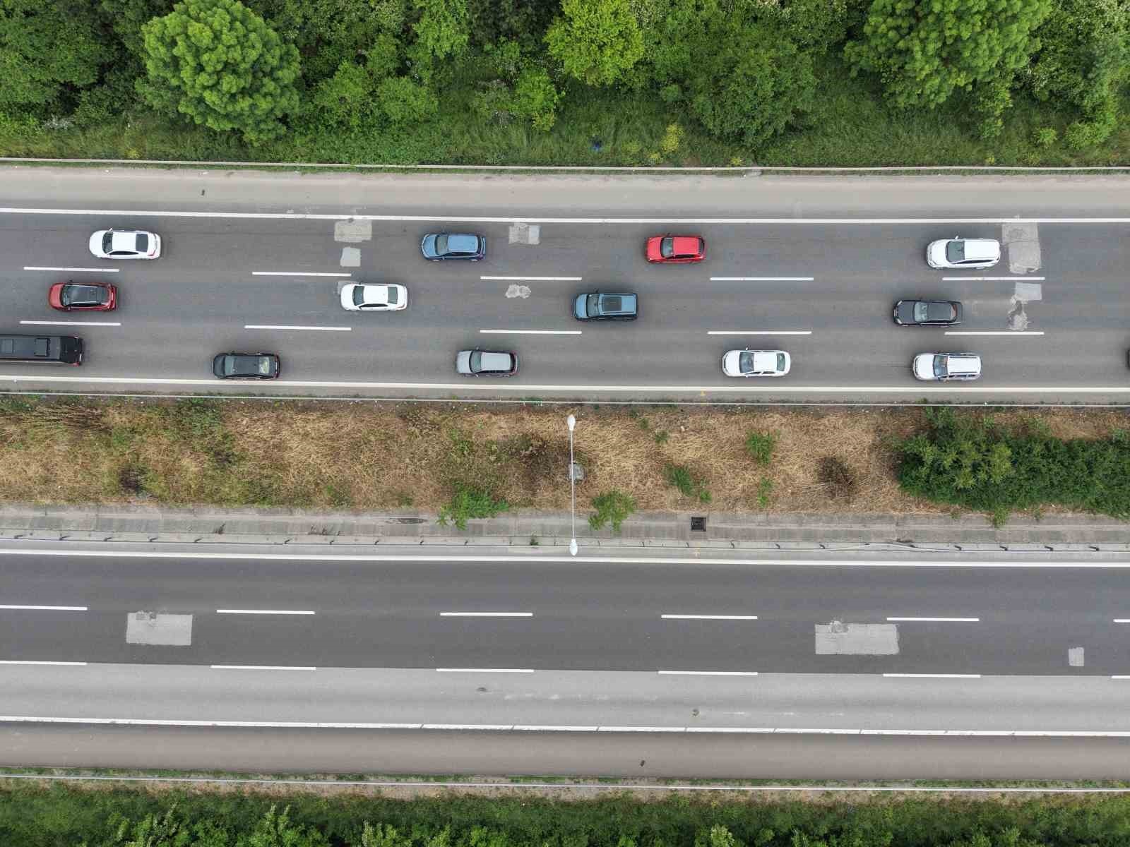 otoyolda bayram yogunlugu artti trafik yavasladi 0 eJQF8i5d