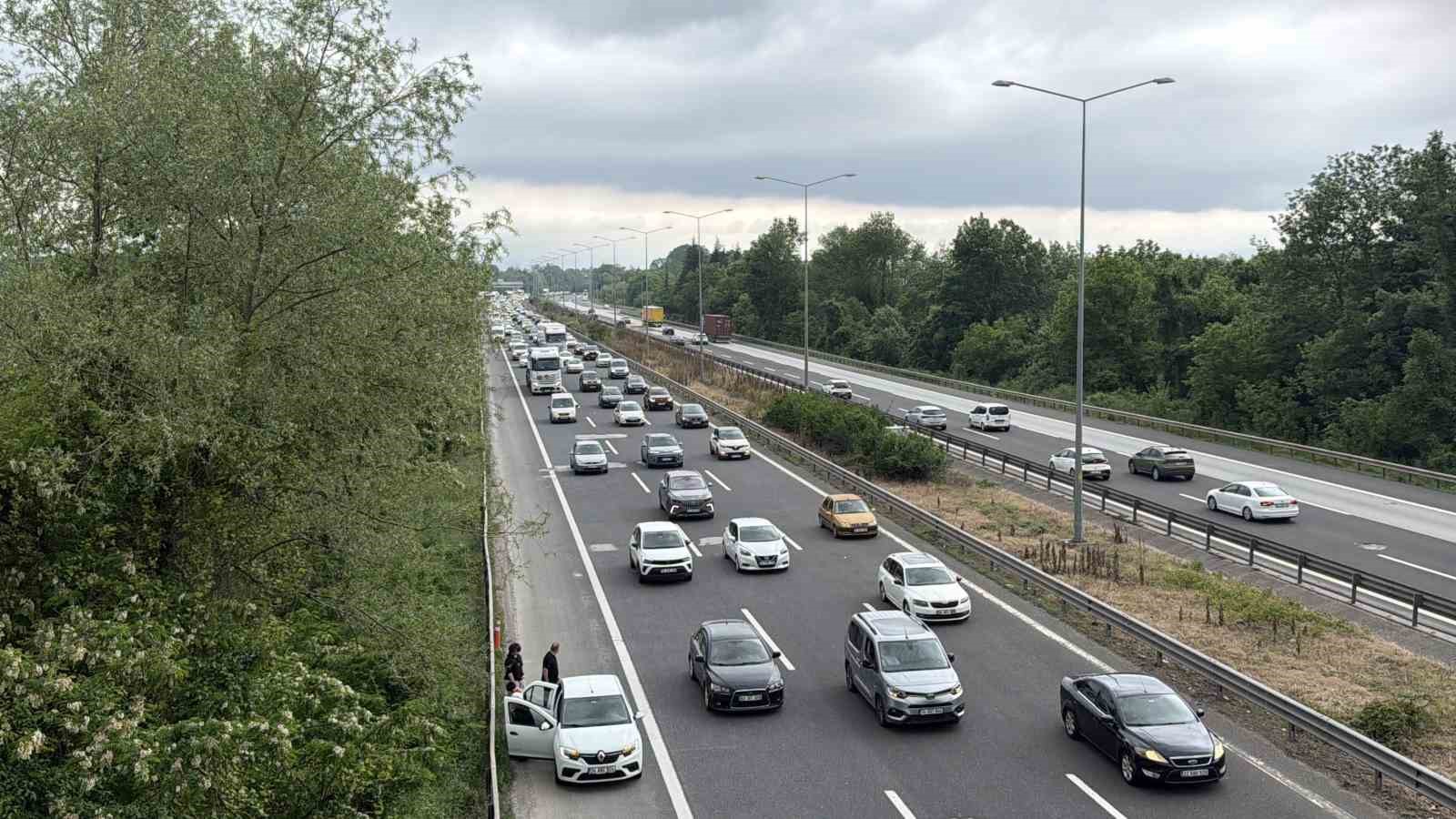 otoyolda bayram yogunlugu artti trafik yavasladi 5 PhNXsk6F