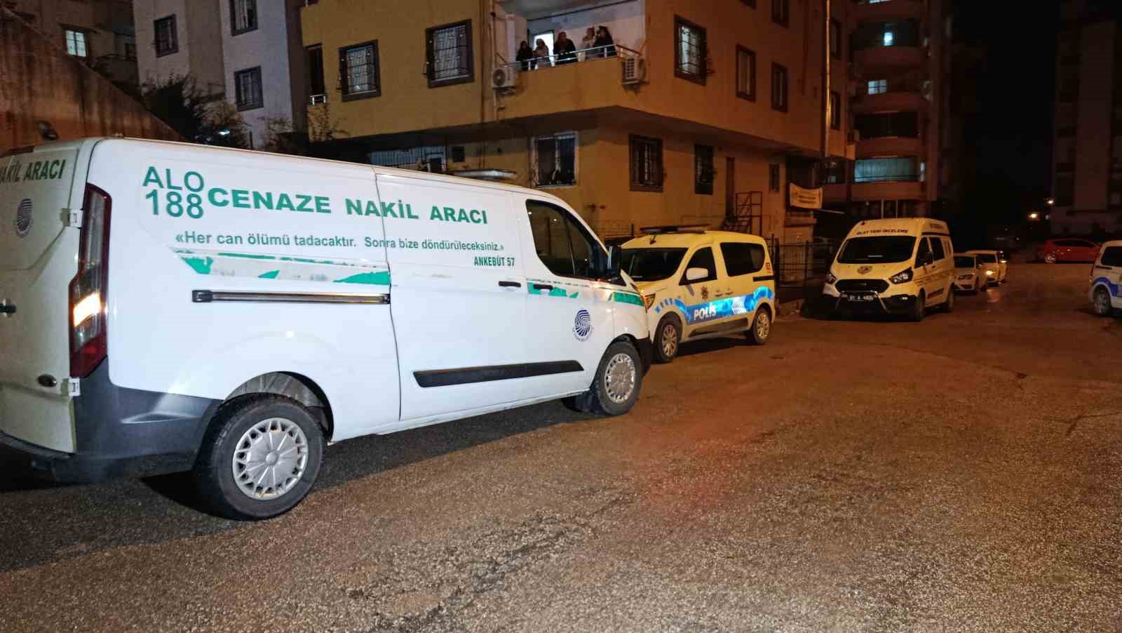 otoyolda feci kaza anne yaralandi surucu oglu oldu 8 w9e2nIz8