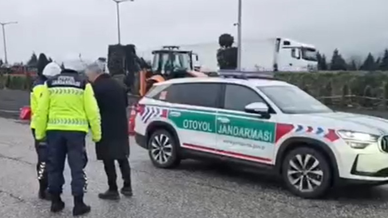 otoyolda yasak yerden donus yapan otobus surucusune ceza 0 Pj4gFWQf