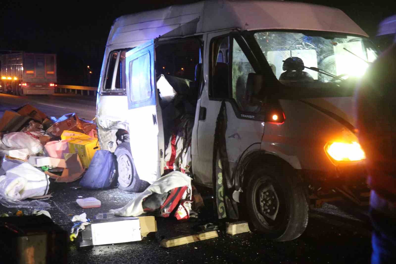 Otoyoldaki feci kazada minibüse arkadan çarpan otomobil sürücüsü 2.11 promil alkollü çıktı 7 otoyoldaki feci kazada minibuse arkadan carpan otomobil surucusu 211 promil alkollu cikti 3