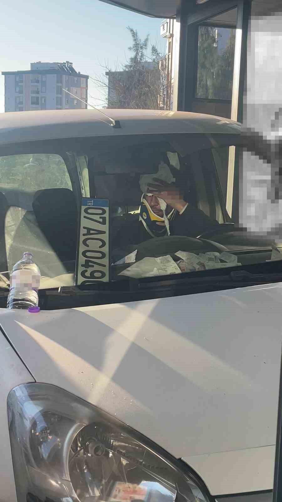oturdugu yerde aracin altinda kalmaktan saniyelerle ile kurtuldu o anlar guvenlik kamerasina yansidi 6