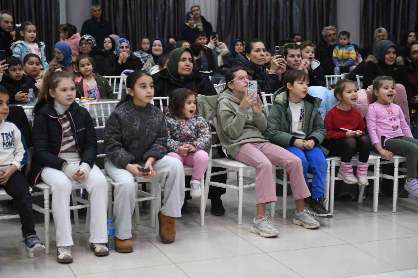 ovaakca karagoz ve sihirbazlik gosterisiyle senlendi 4 zclsmSbQ