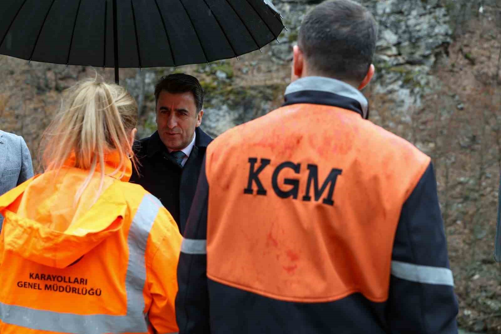ovacik yolunda tehlikeli virajlar genisletiliyor 1 AEaqrDD5