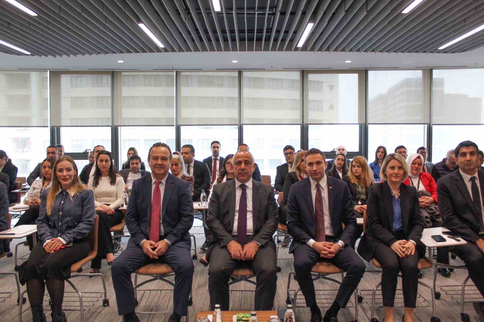 OYAK Pazarlama’dan ’Deprem Farkındalığı’ konferansı 6 oyak pazarlamadan deprem farkindaligi konferansi 2 5IemSDKh