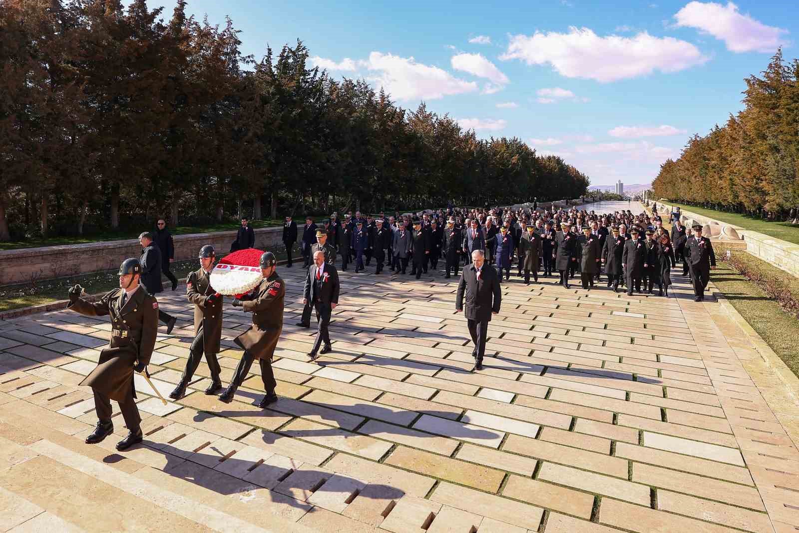 oyaktan 65inci kurulus yil donumunde anitkabire ziyaret 0 QW65z2OJ