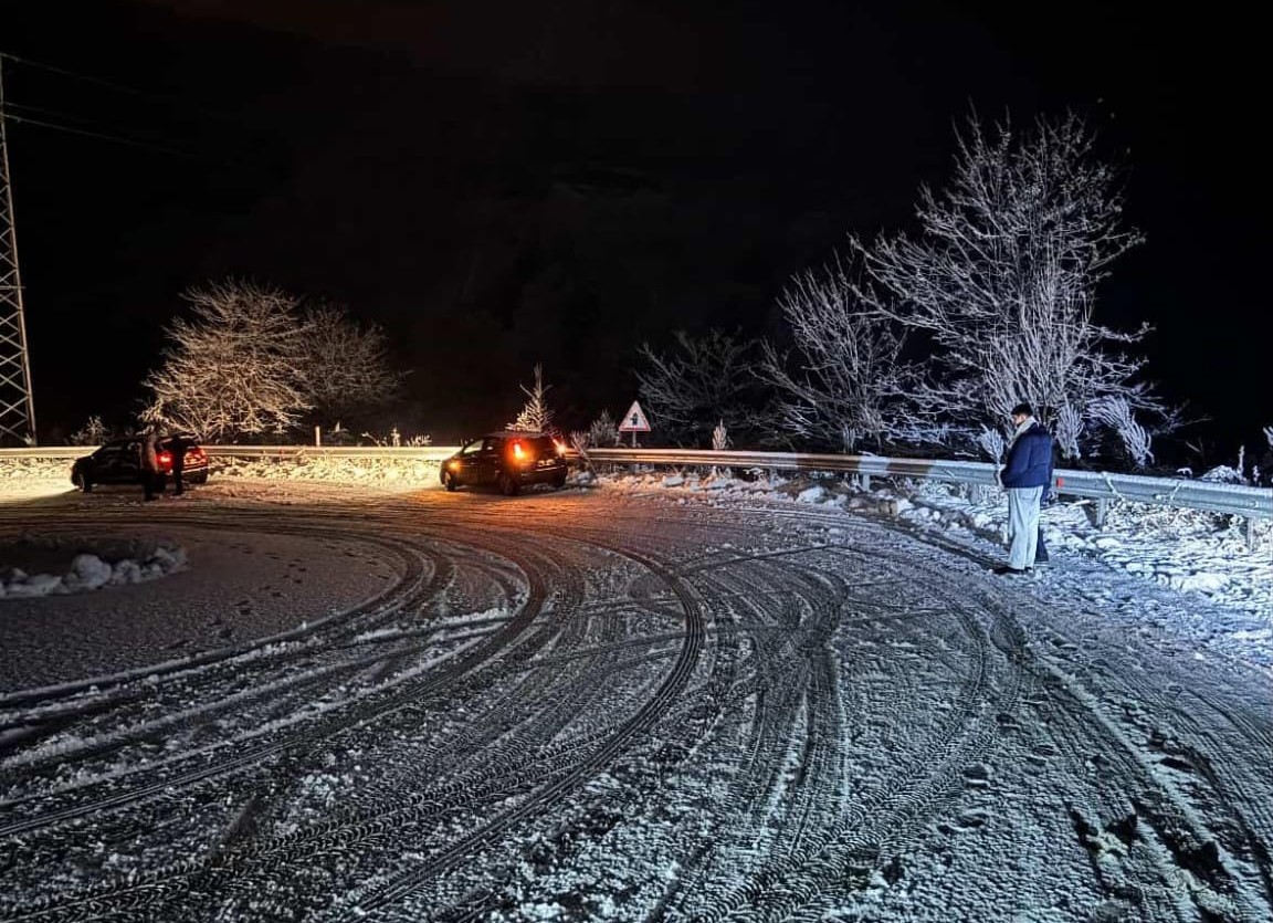 oylat kaplicalari yolu kar nedeniyle kapandi 0 X2MuZeRa