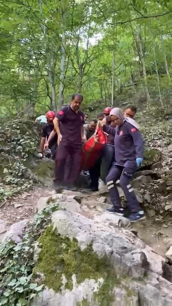 oylat selalesinde dusen kadin ekiplerin zorlu calismasiyla kurtarildi 0 ez6bOZOX