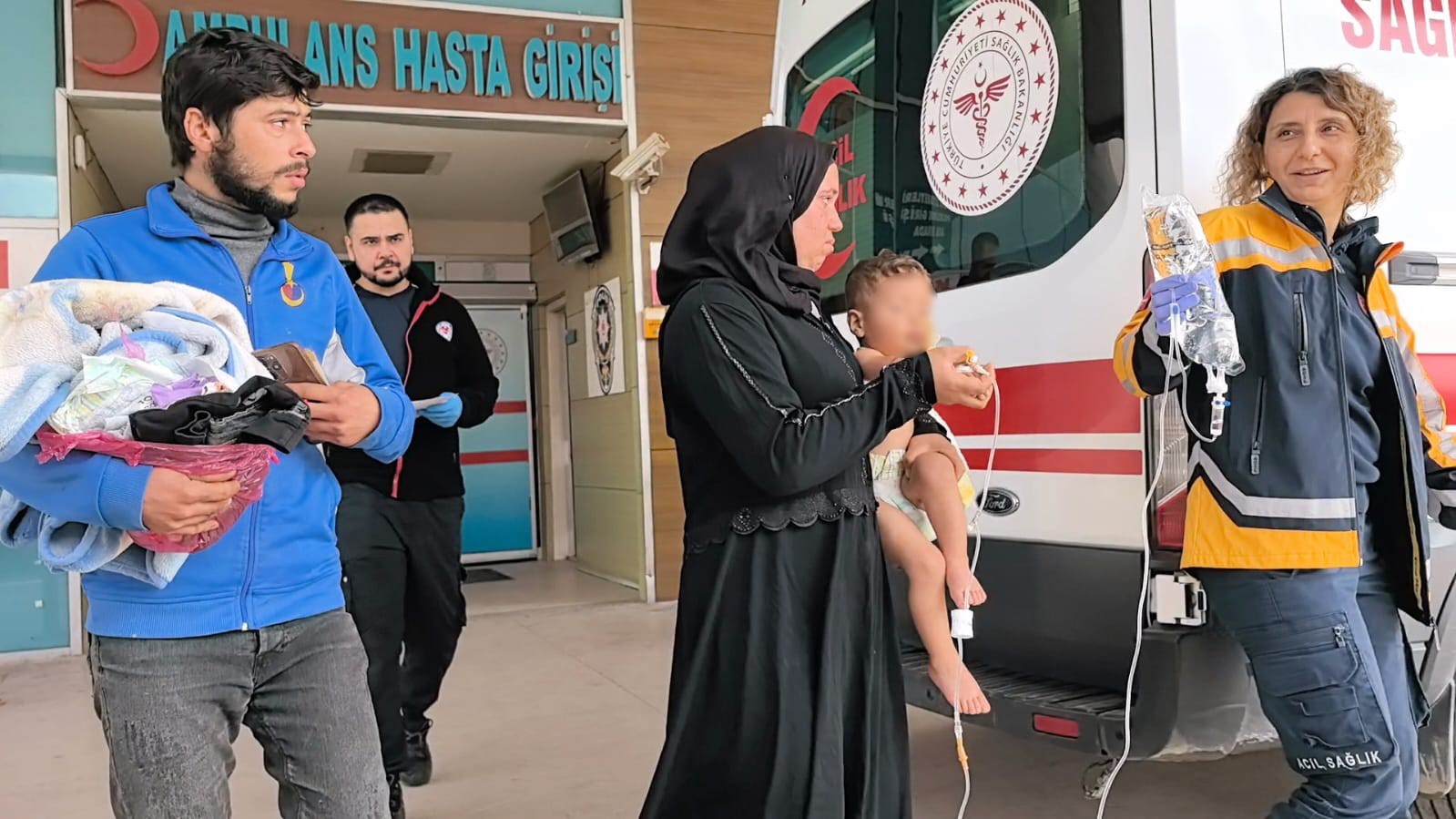Oyun oynarken ateşe düşen çocuk ağır yaralandı 5 oyun oynarken atese dusen cocuk agir yaralandi 1