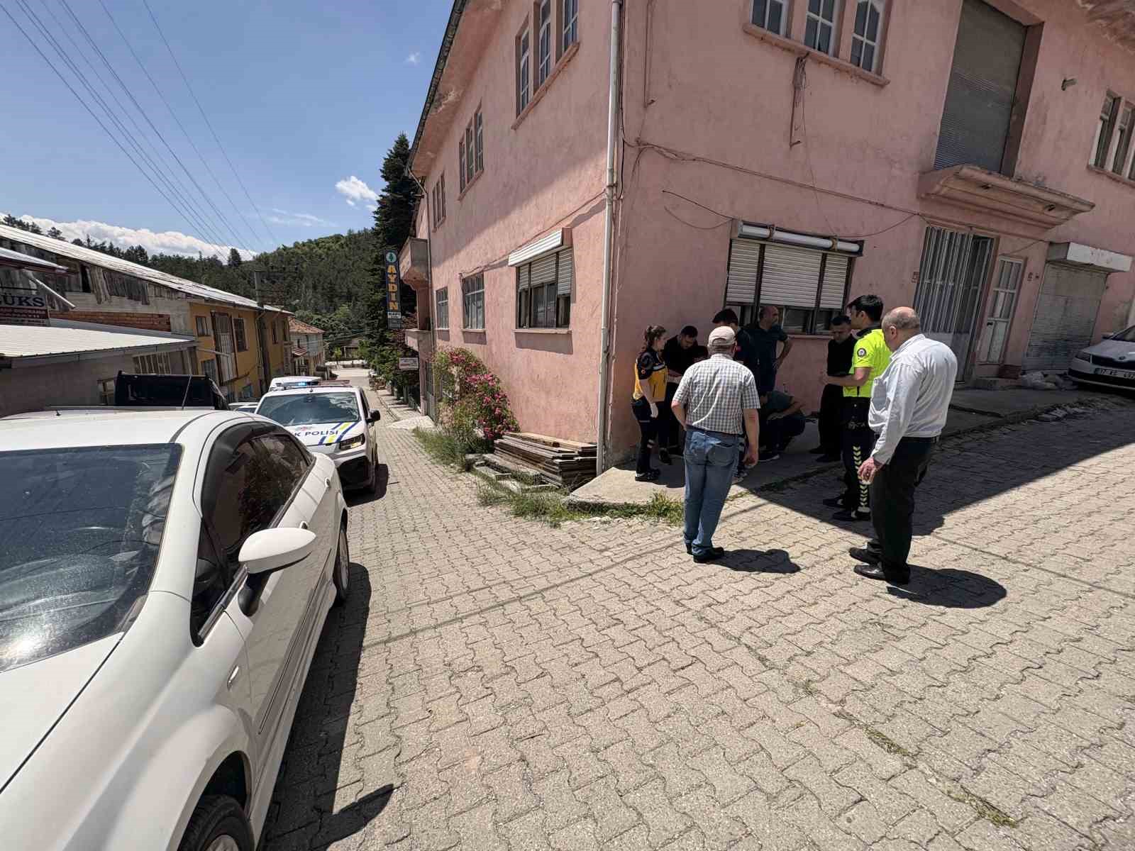Oyun oynarken yola atlayan çocuğa otomobil çarptı 6 oyun oynarken yola atlayan cocuga otomobil carpti 2 YDA4FqpJ