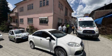 oyun-oynarken-yola-atlayan-cocuga-otomobil-carpti-UuAH9iGx.jpg