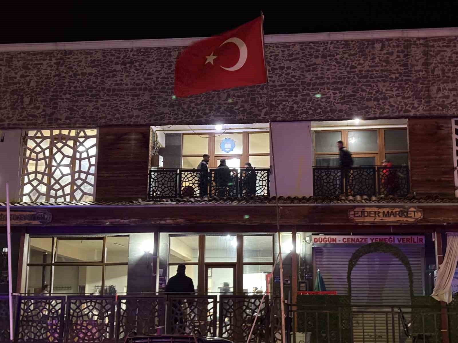 oyun salonunda cikan kavga kanli bitti 1 agir yarali 2 bIjjvHPb