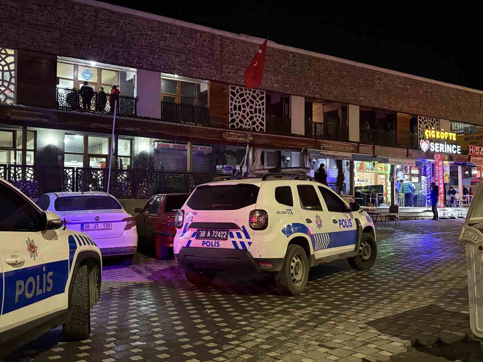 oyun salonunda cikan kavga kanli bitti 1 agir yarali 3 ikDKWgfy