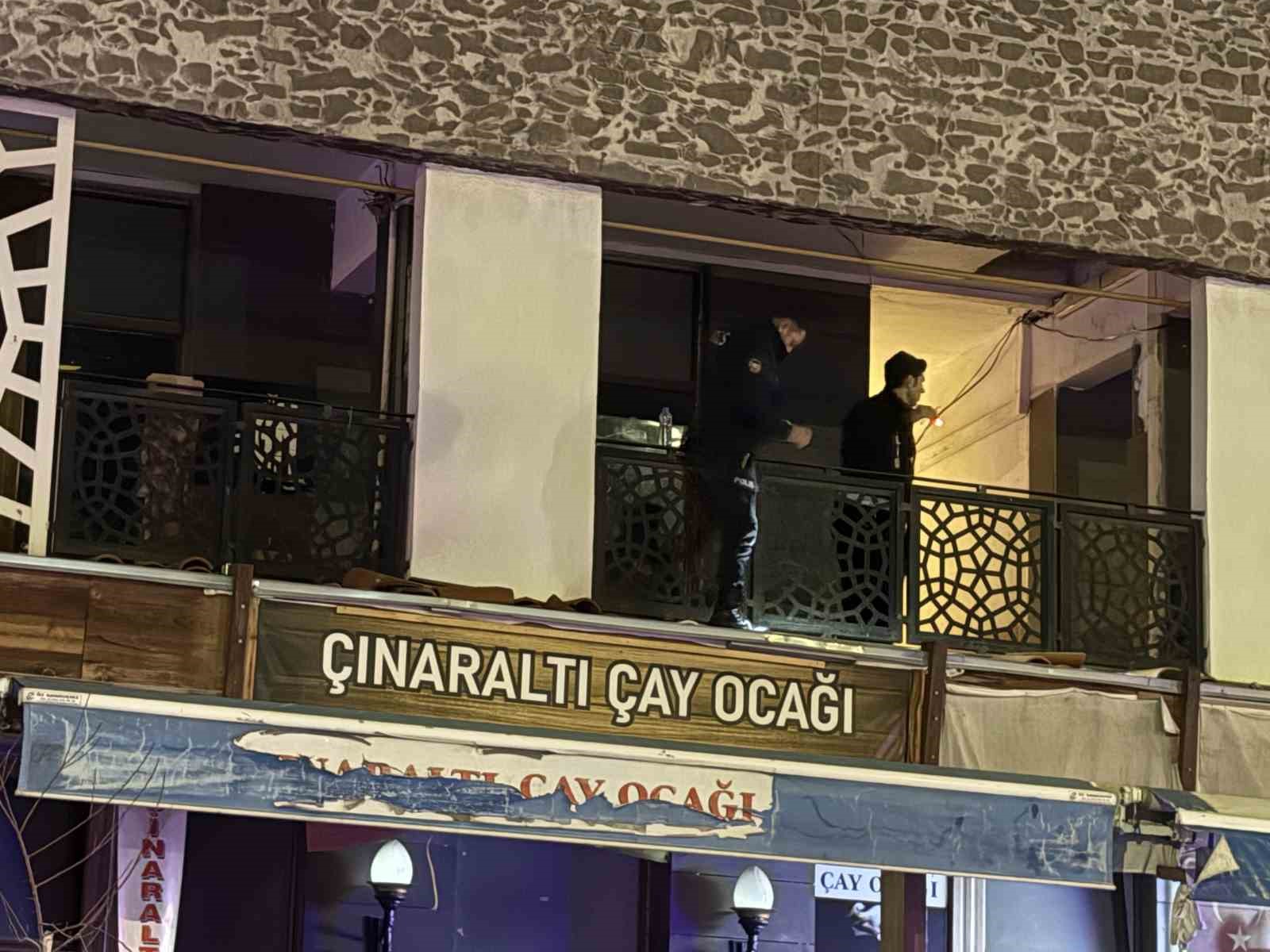 Oyun salonundaki bıçaklı kavgada 19 yaşındaki gencin ölümüyle ilgili davada karar: Sanığa müebbet hapis 4 oyun salonundaki bicakli kavgada 19 yasindaki gencin olumuyle ilgili davada karar saniga muebbet hapis 5TeFmeRt
