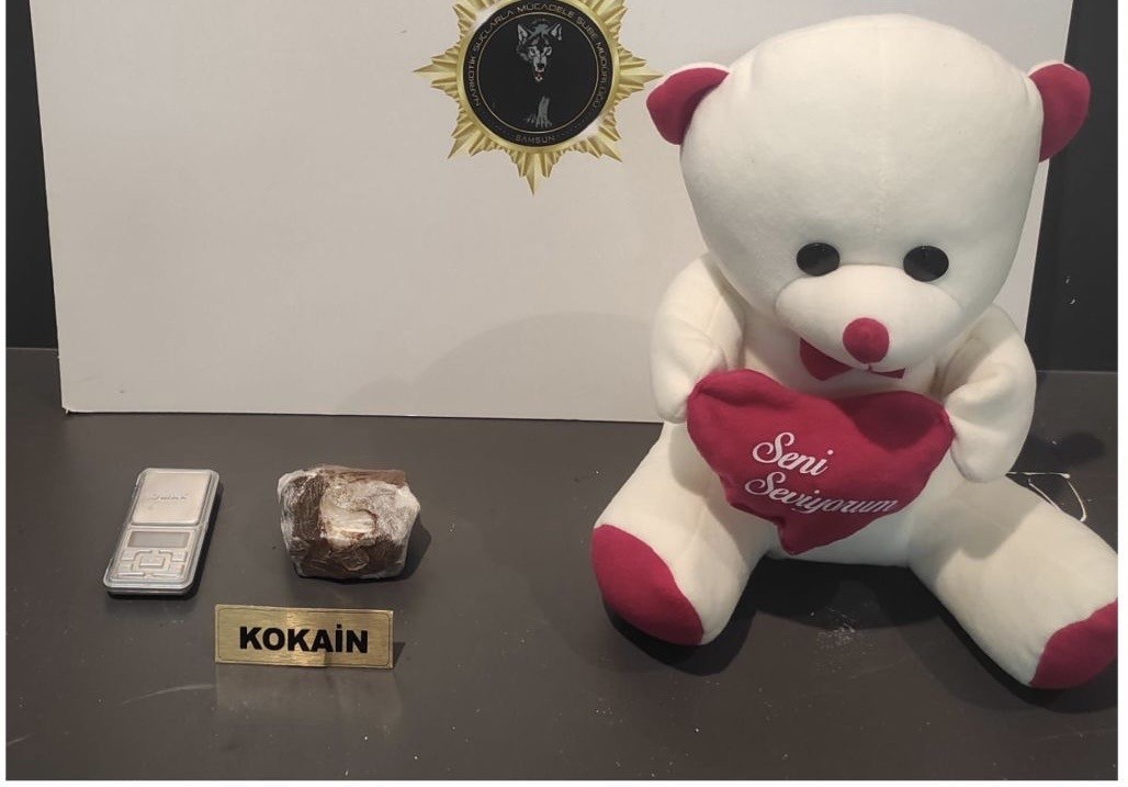 Oyuncak ayı içine gizlenen kokain ele geçirildi: 1 gözaltı 4 oyuncak ayi icine gizlenen kokain ele gecirildi 1 gozalti 0 BwFKCGpe