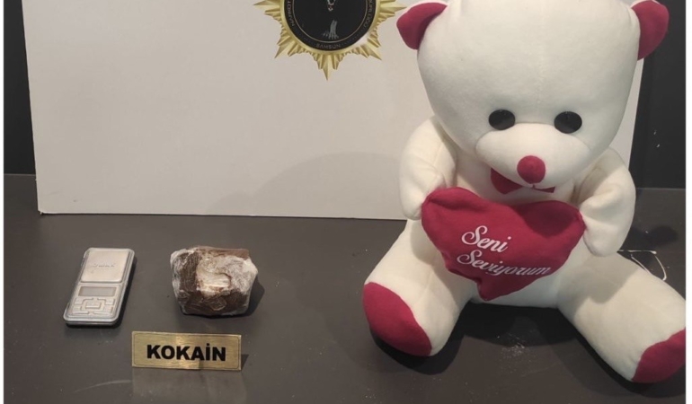 oyuncak-ayi-icine-gizlenen-kokain-ele-gecirildi-1-gozalti-T3xIuiui.jpg