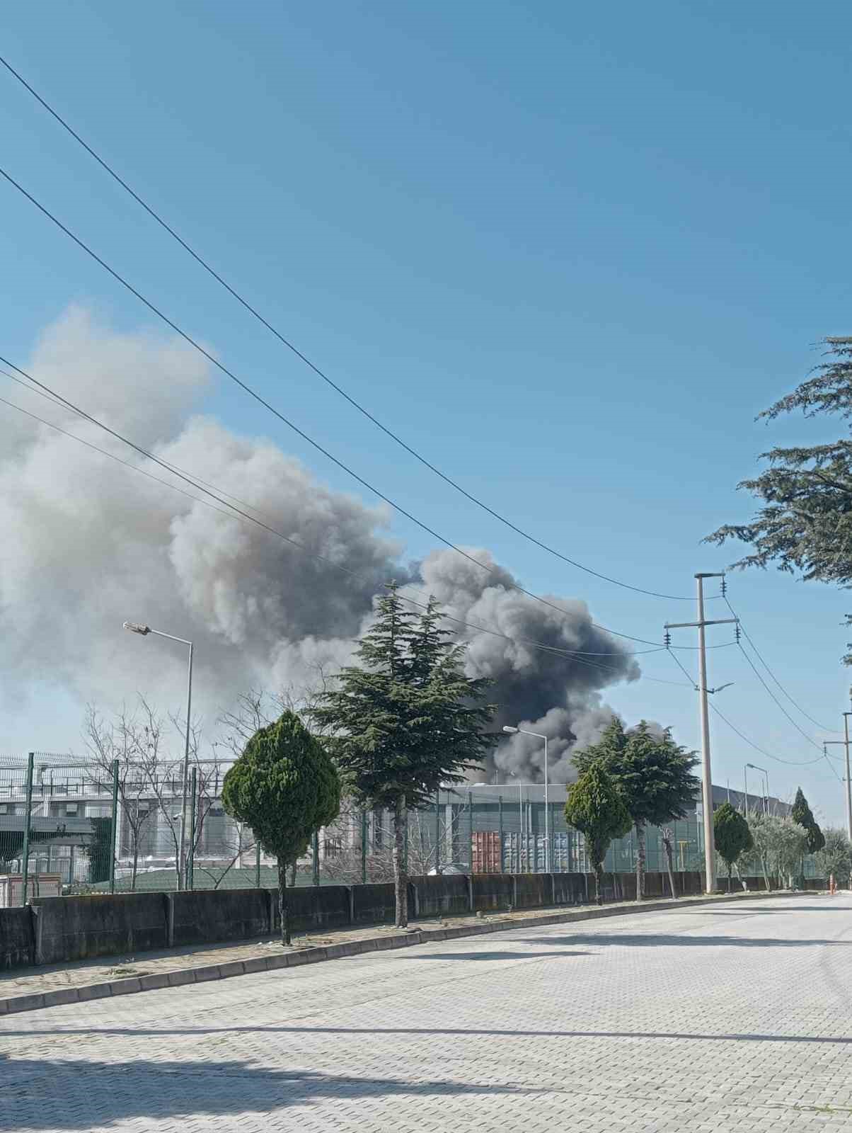 oyuncak fabrikasinda cikan yangin korkuttu 2 aAOLTkU8
