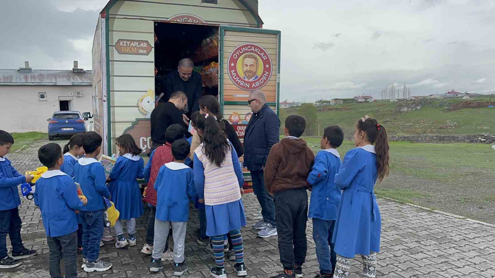 oyuncak karavani karsta minik yurekleri isitti 0 OXqejDtZ
