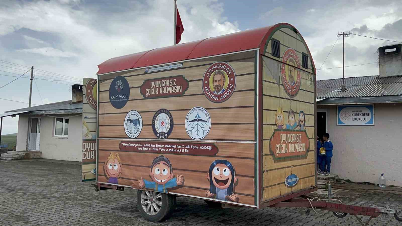 oyuncak karavani karsta minik yurekleri isitti 5
