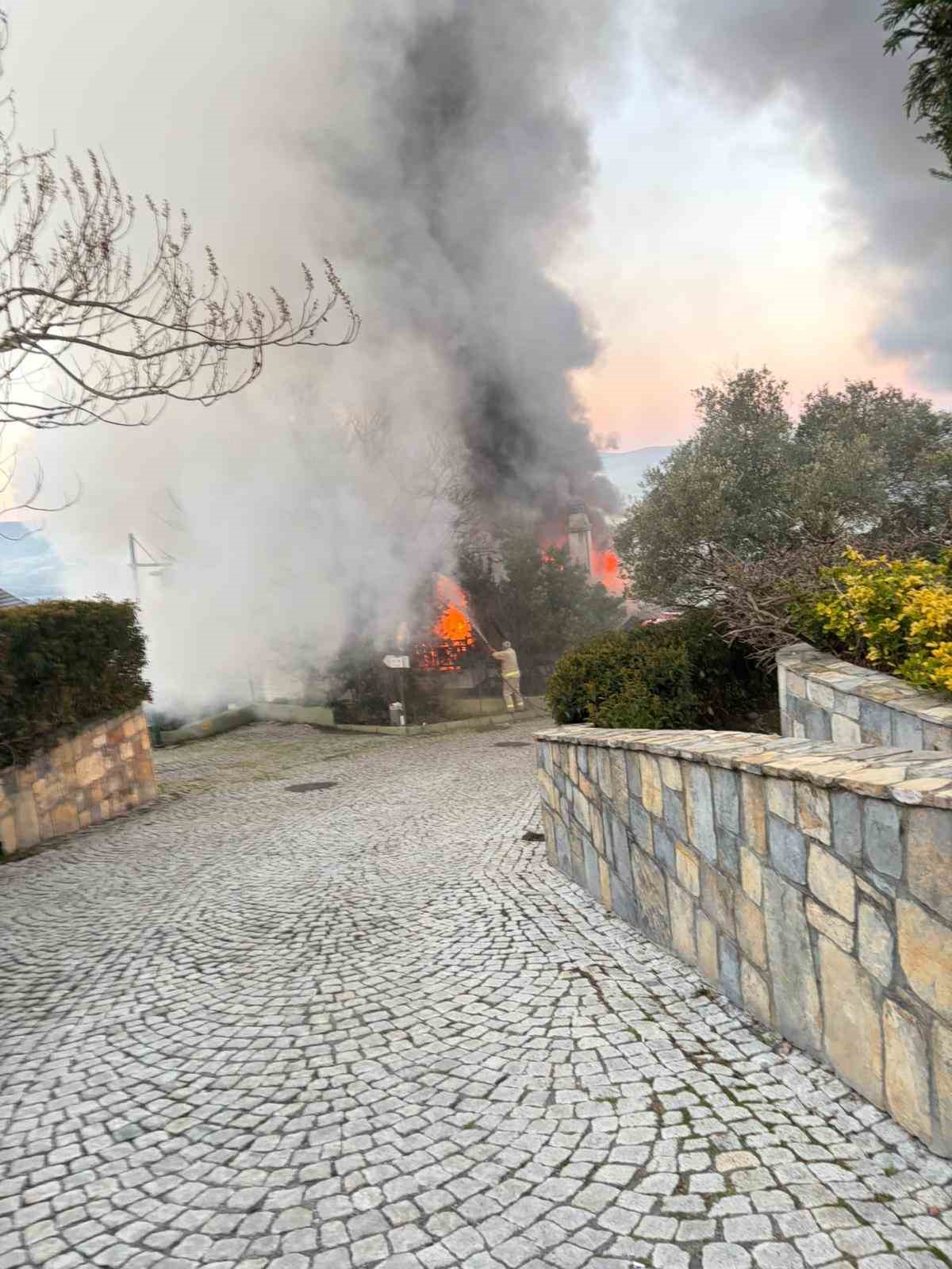 oyuncu aslihan karalar olumden dondu luks villadaki yangin havadan goruntulendi 5 nKWd3vNN