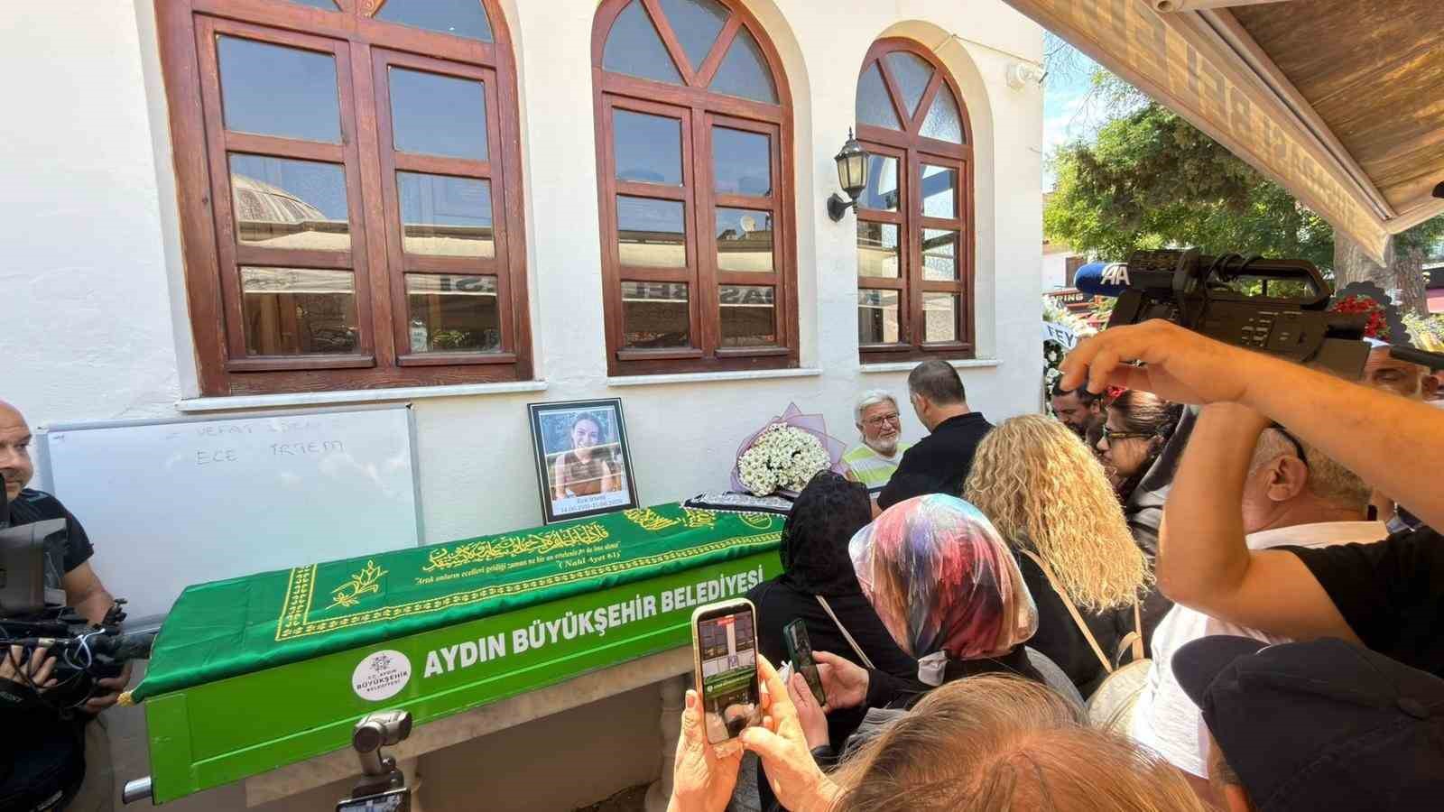 oyuncu irtemin cenazesi camiye getirildi 2 iWvqRpmf