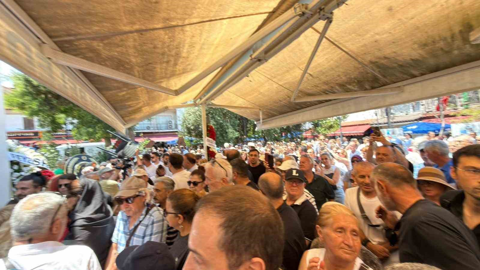 oyuncu irtemin cenazesi camiye getirildi 4 As3AMChV