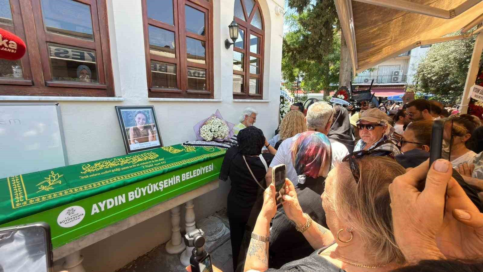 oyuncu irtemin cenazesi camiye getirildi 6