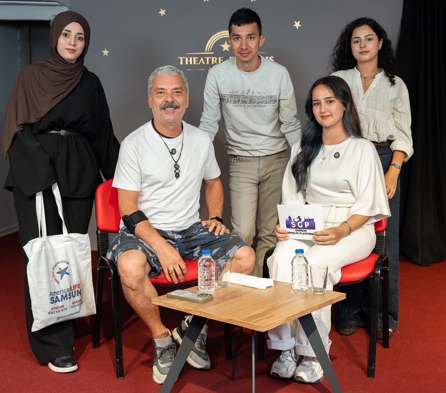 Oyuncu Necmi Yapıcı: "Herkes oyuncu oluyor ama komedyen olamıyor, dram komediden daha kolay" 4 oyuncu necmi yapici herkes oyuncu oluyor ama komedyen olamiyor dram komediden daha kolay 0 EGejTHaj