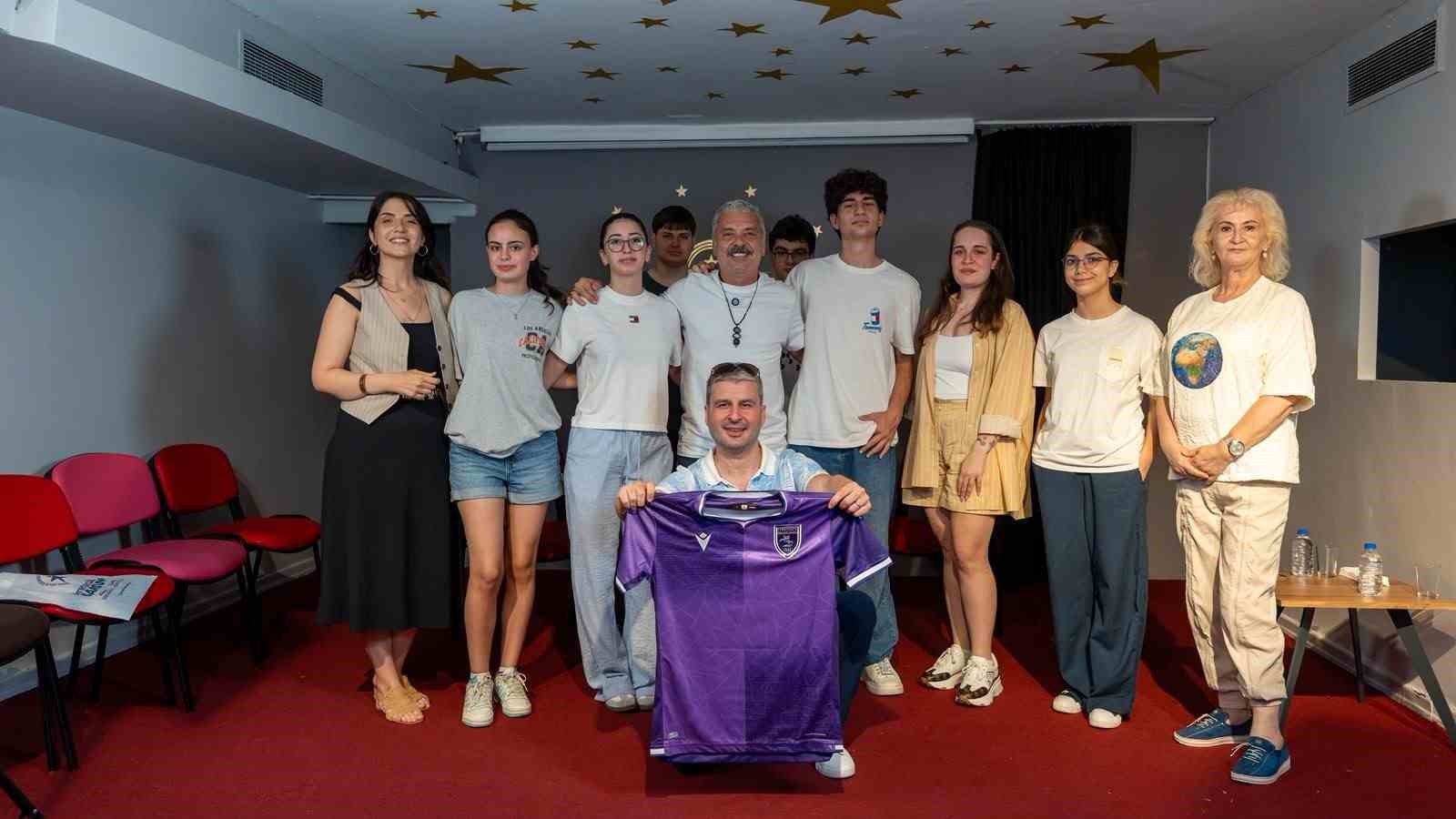 Oyuncu Necmi Yapıcı: "Herkes oyuncu oluyor ama komedyen olamıyor, dram komediden daha kolay" 5 oyuncu necmi yapici herkes oyuncu oluyor ama komedyen olamiyor dram komediden daha kolay 1