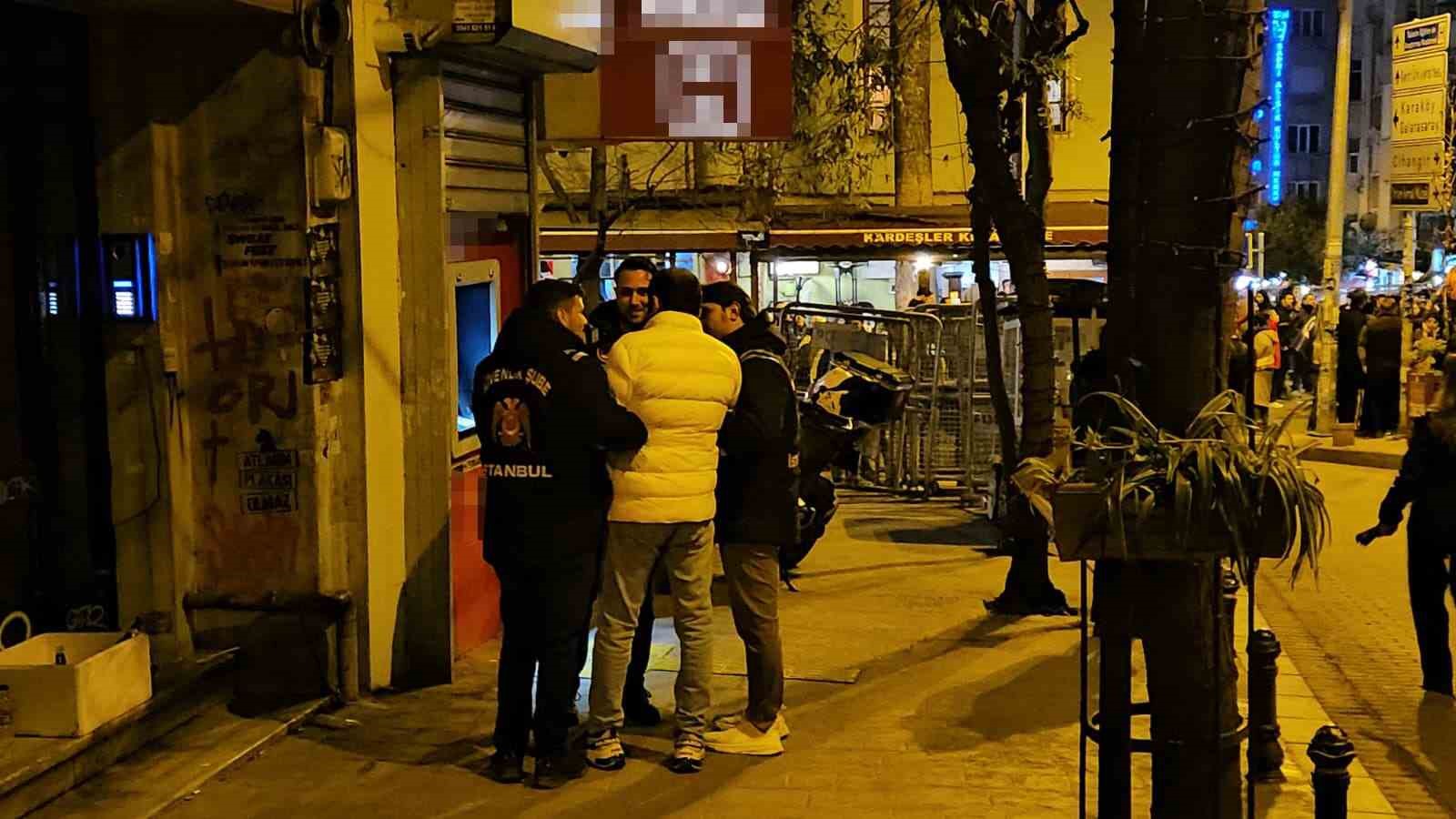 oyuncu ufuk bayraktar ile yuruyuse katilan kadinlar arasinda gerginlik 1 QaYH3JkM