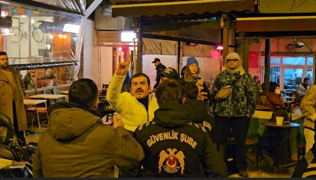 oyuncu ufuk bayraktar ile yuruyuse katilan kadinlar arasinda gerginlik 2
