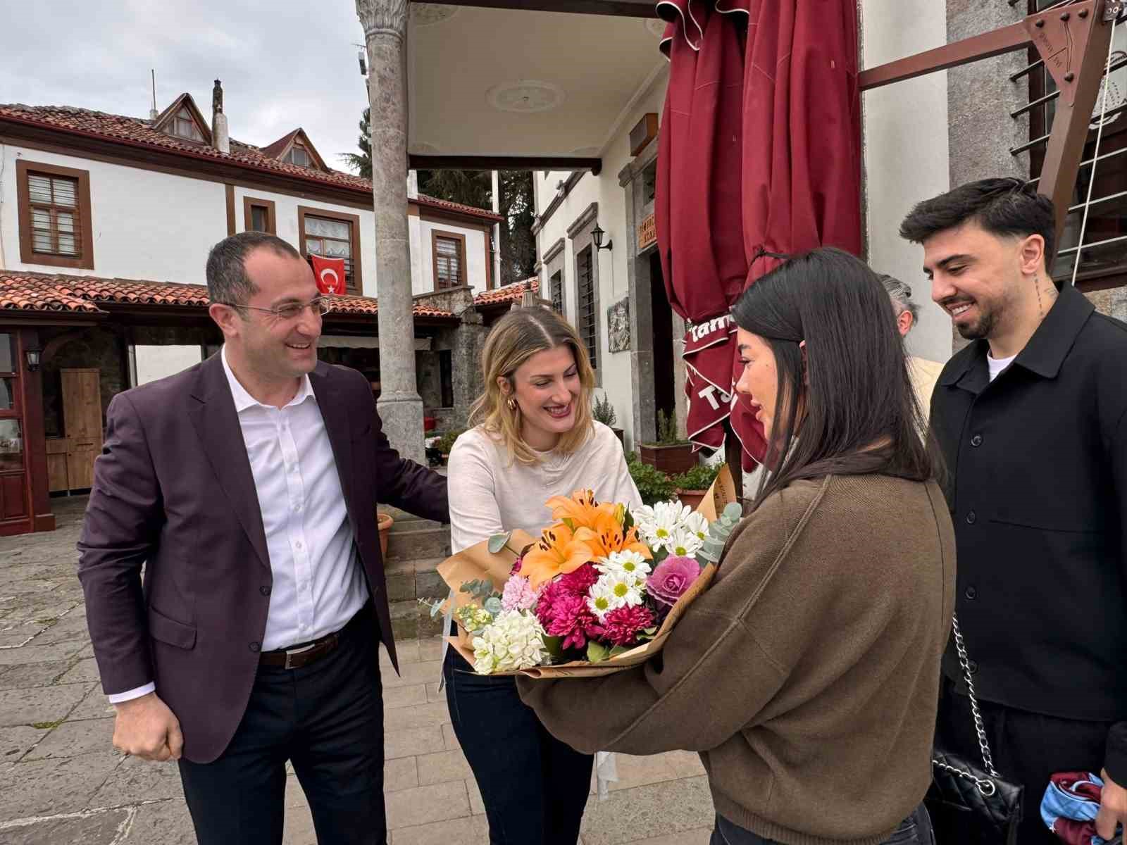 ozan tufan ve esi baskan ekimin konugu oldu 1 HVqFiTYJ