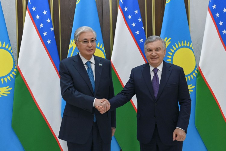 ozbekistan cumhurbaskani mirziyoyev kazakistanli mevkidasi tokayevle bir araya geldi 3 fMmbjB4a