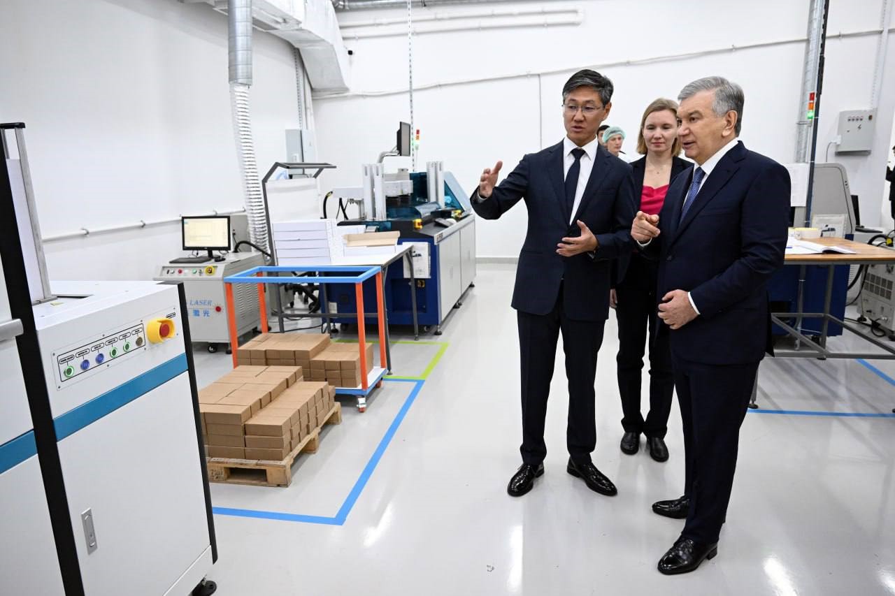 ozbekistan cumhurbaskani mirziyoyev teknopark sirketlerinin faaliyetlerini inceledi 1