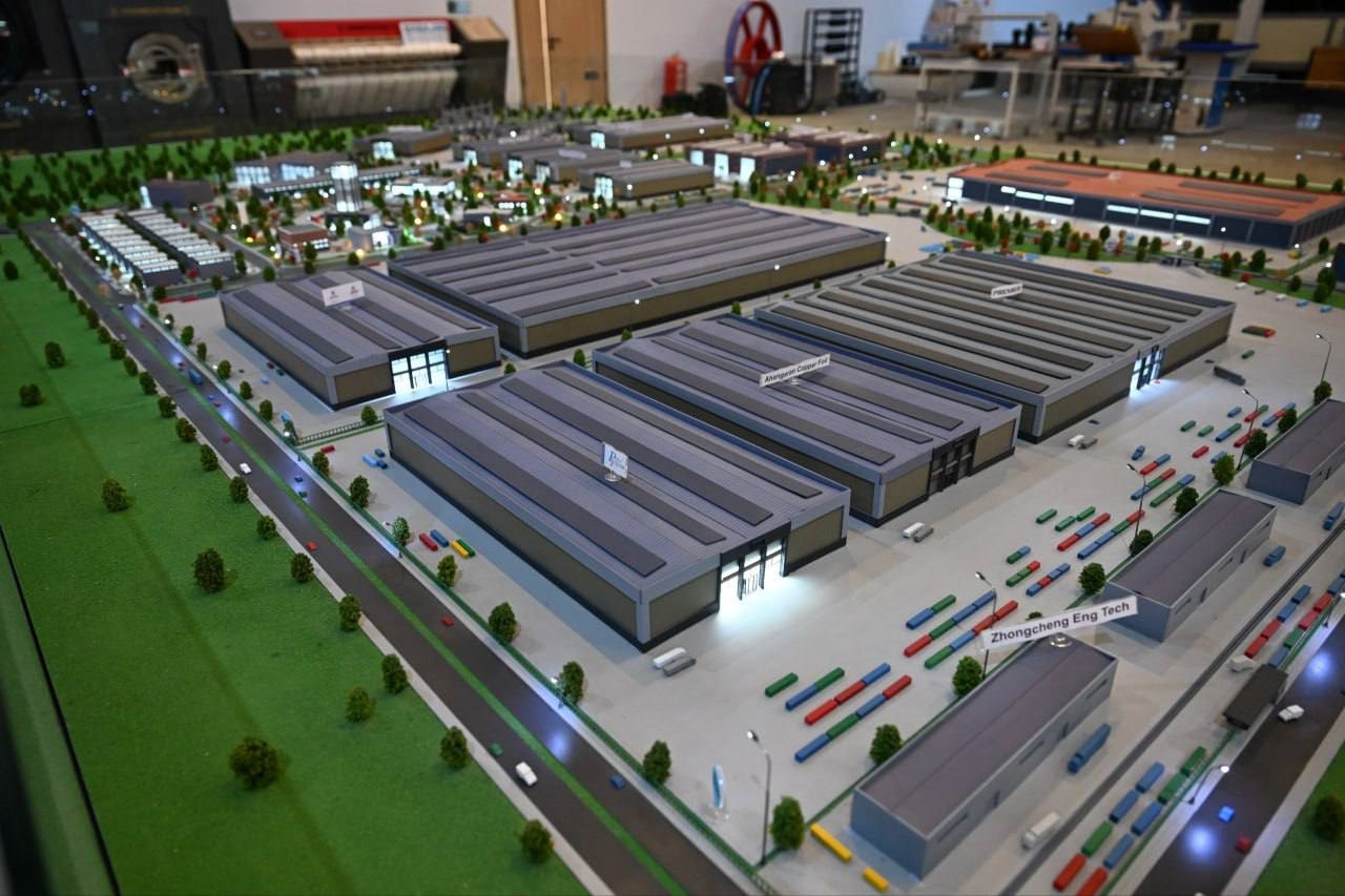 ozbekistan cumhurbaskani mirziyoyev teknopark sirketlerinin faaliyetlerini inceledi 3 4pzYHv5J