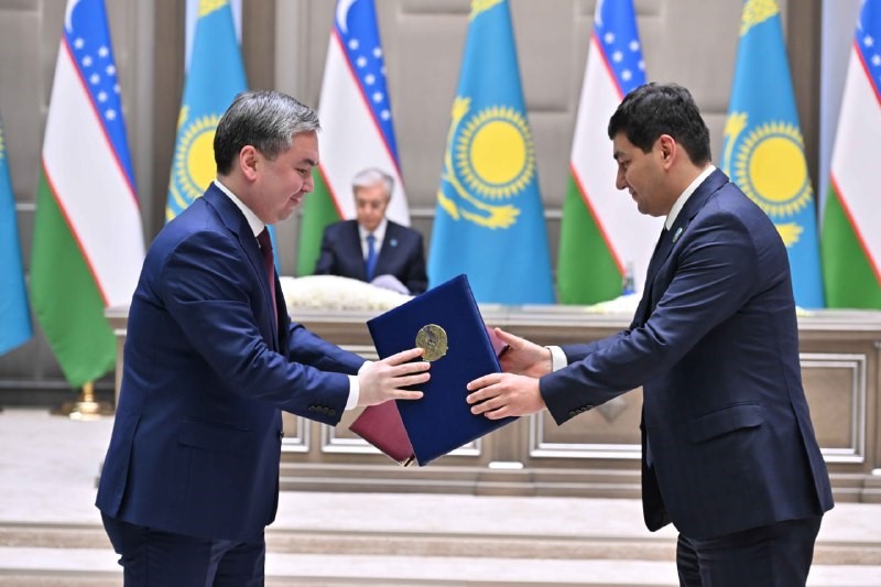 ozbekistandan kazakistan cumhurbaskani tokayeve yuksek dereceli dostluk nisani 11 tNOaJPDm