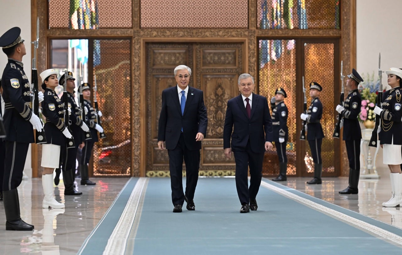 ozbekistandan kazakistan cumhurbaskani tokayeve yuksek dereceli dostluk nisani 2 y1dOq2jt
