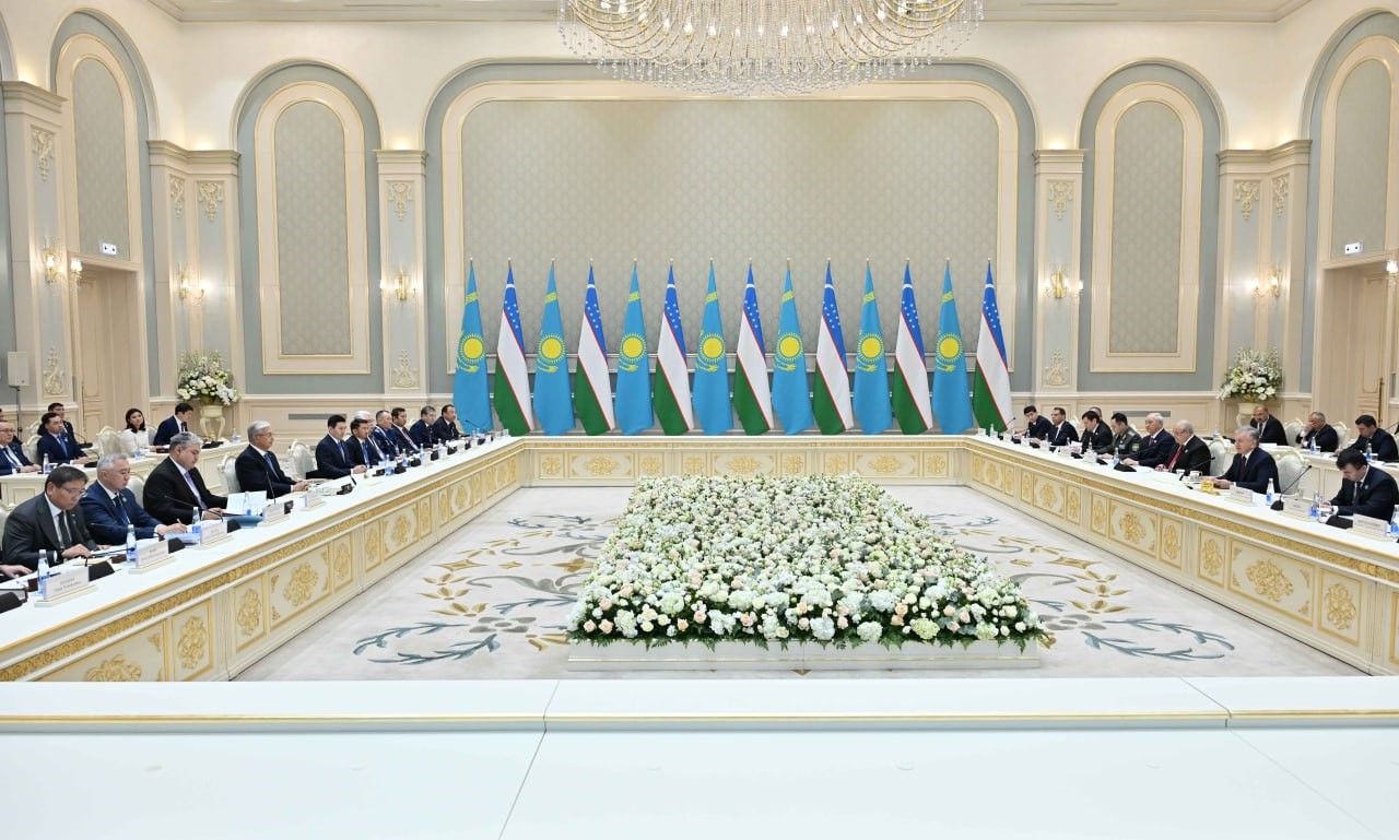 ozbekistandan kazakistan cumhurbaskani tokayeve yuksek dereceli dostluk nisani 4 EycJa3Cn