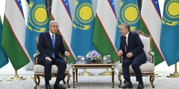 ozbekistandan-kazakistan-cumhurbaskani-tokayeve-yuksek-dereceli-dostluk-nisani-8lAwpkgs.jpg