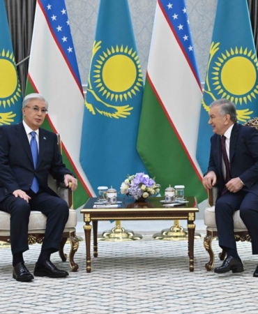 ozbekistandan-kazakistan-cumhurbaskani-tokayeve-yuksek-dereceli-dostluk-nisani-8lAwpkgs.jpg