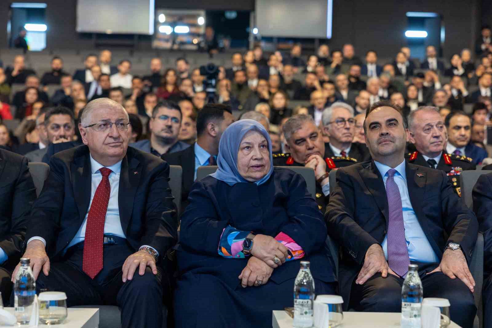 ozdemir bayraktarin yasam oykusu belgesel oldu 8