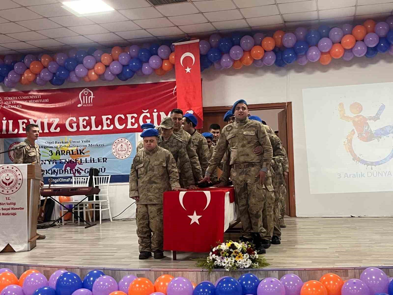 ozel bireyler askeri kamuflaj giyerek yemin torenine katildi 0 gp6MPRY5
