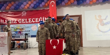 ozel-bireyler-askeri-kamuflaj-giyerek-yemin-torenine-katildi-YeWU3wcu.jpg