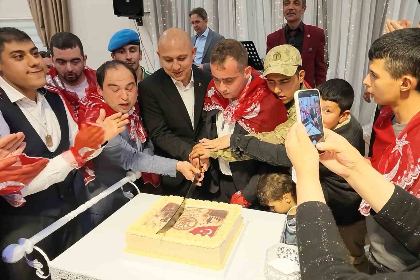 Özel bireyler askerlik kına gecesinde hem duygulandı hem eğlendi 5 ozel bireyler askerlik kina gecesinde hem duygulandi hem eglendi 1 33hYsWGu
