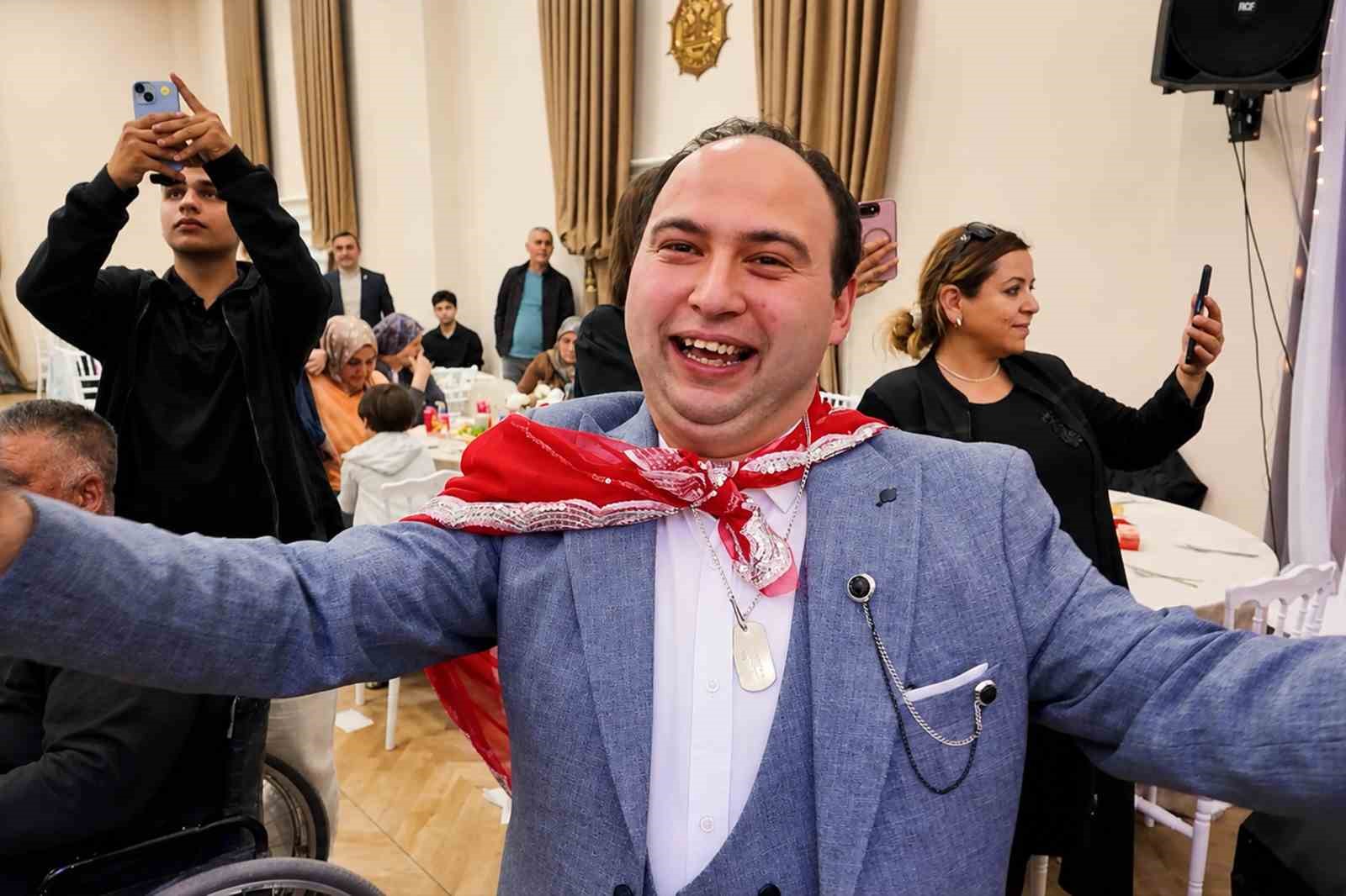Özel bireyler askerlik kına gecesinde hem duygulandı hem eğlendi 8 ozel bireyler askerlik kina gecesinde hem duygulandi hem eglendi 4